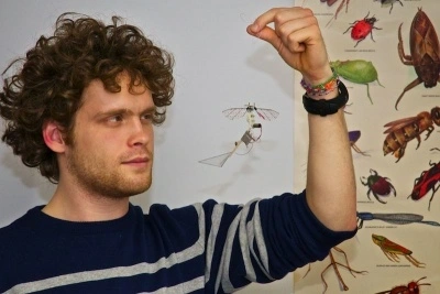 Fré met de KULibrie robotkolibrie