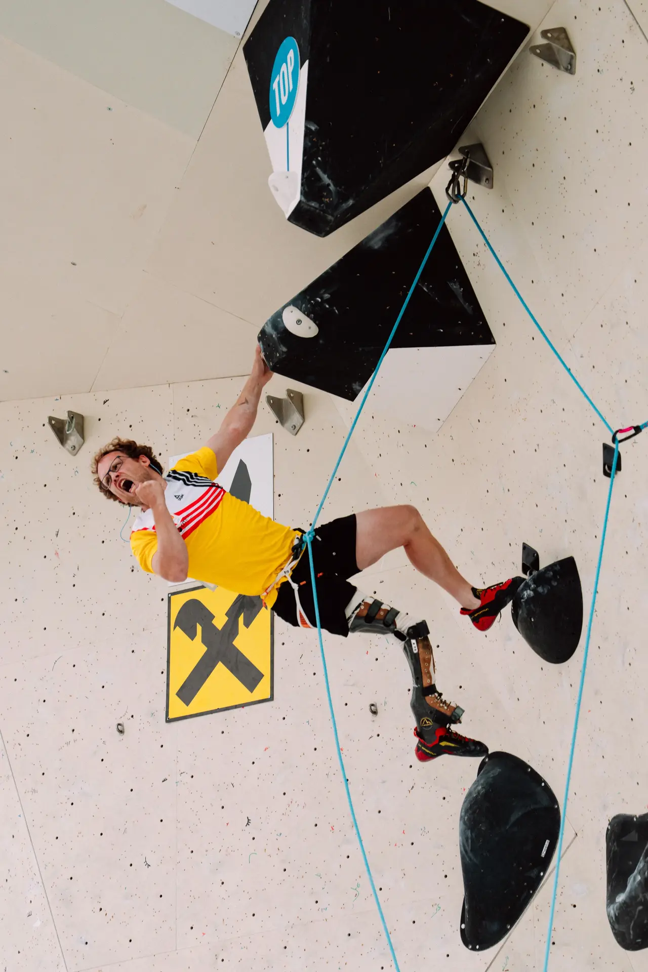 Fré climbing in action